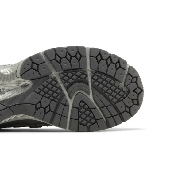 New Balance Silver and Gray Athletic Sneakers - Picture 5 of 9